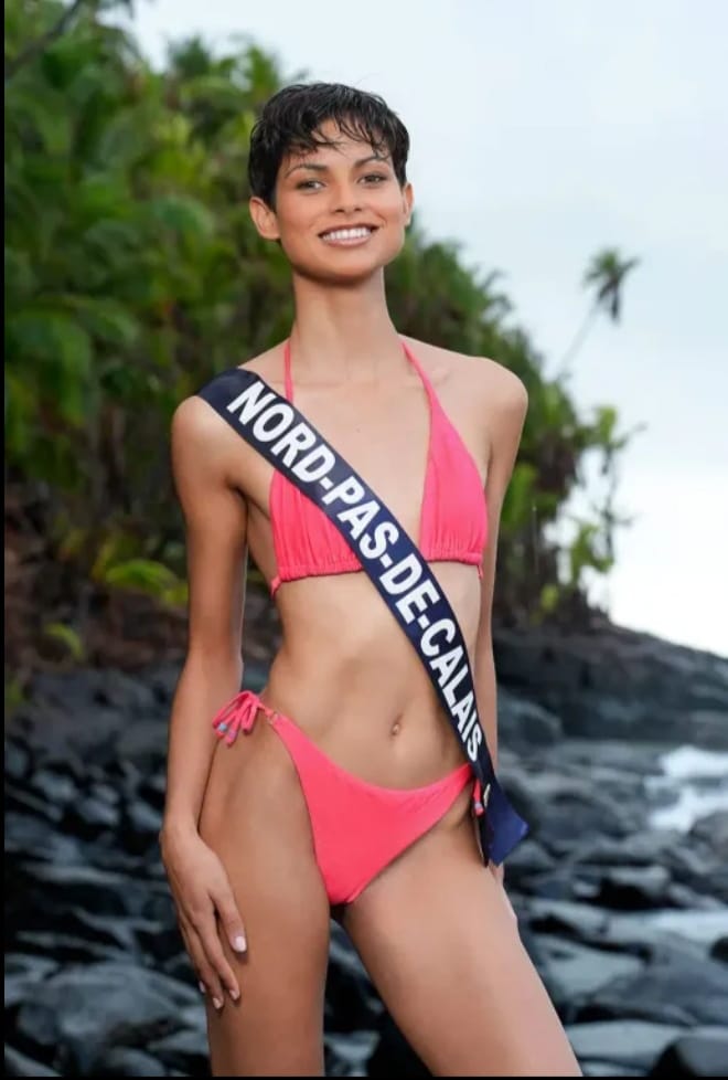 Miss France 2024 : Eve Gilles en maillot de bain