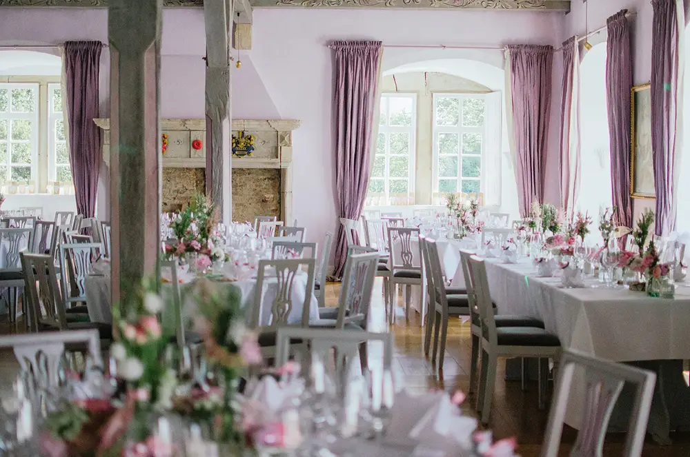 superbe salle de réception pour un mariage réussi