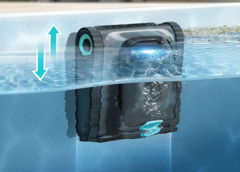 robot de piscine sur les parois avec flèches indiquant montée et descente de long des parois verticales
